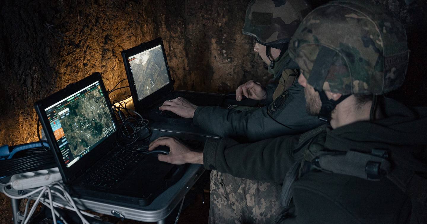Операторы наблюдают за противником с разведывательного беспилотника / Фото The Washington Post