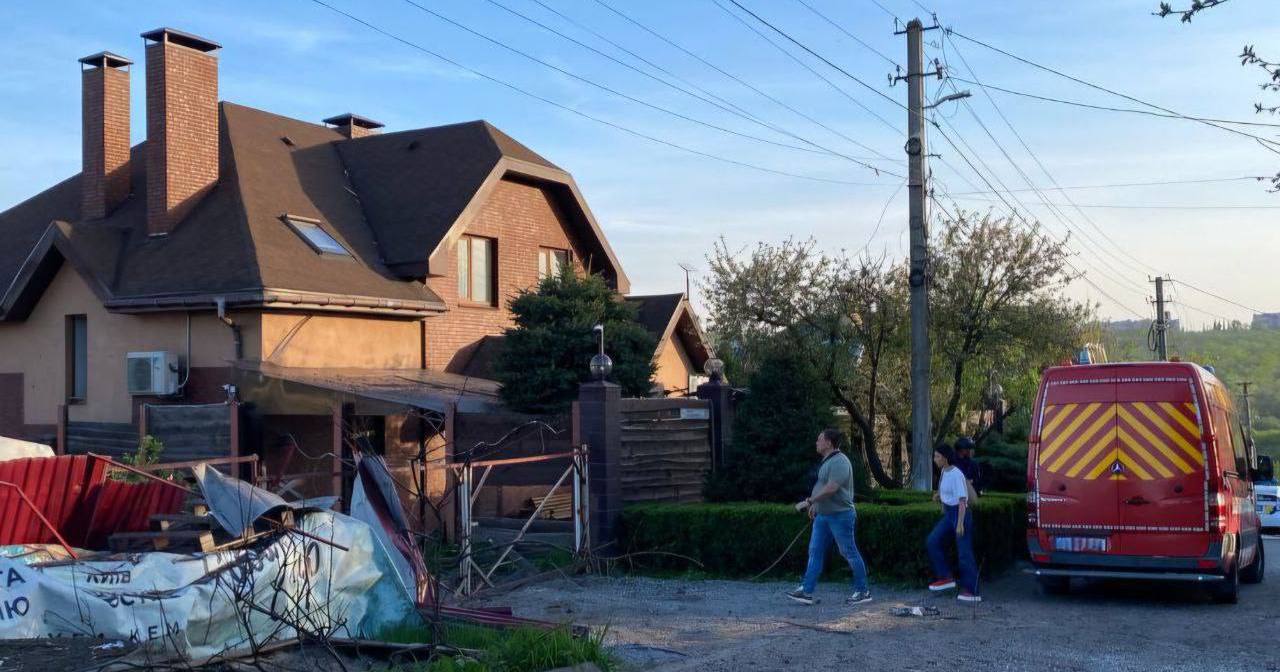 Количество пострадавших в Днепре и Любимовской громаде из-за падения обломков ракеты возросло до 12 человек / Фото ГСЧС