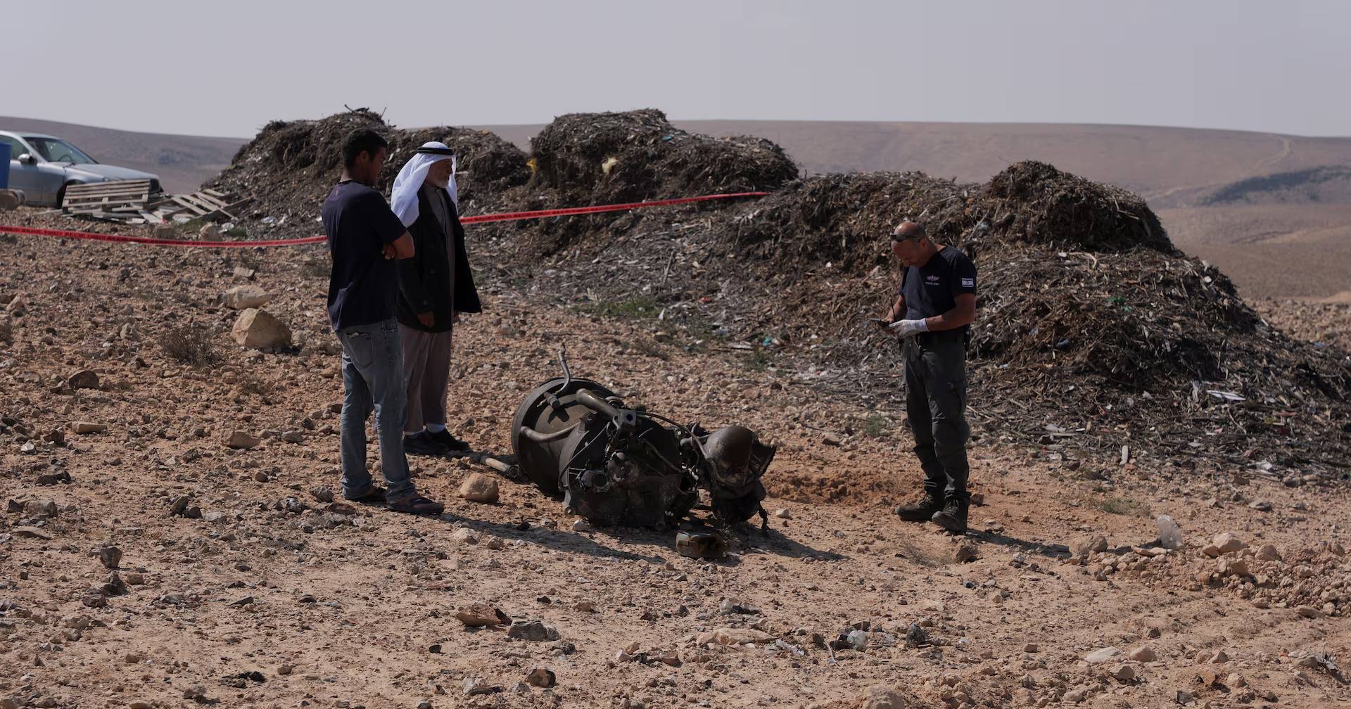 Останки ракетного ускорителя, который тяжело ранил 7-летнюю девочку, после того как Иран запустил беспилотники и ракеты в сторону Израиля, Израиль, 14 апреля / Reuters