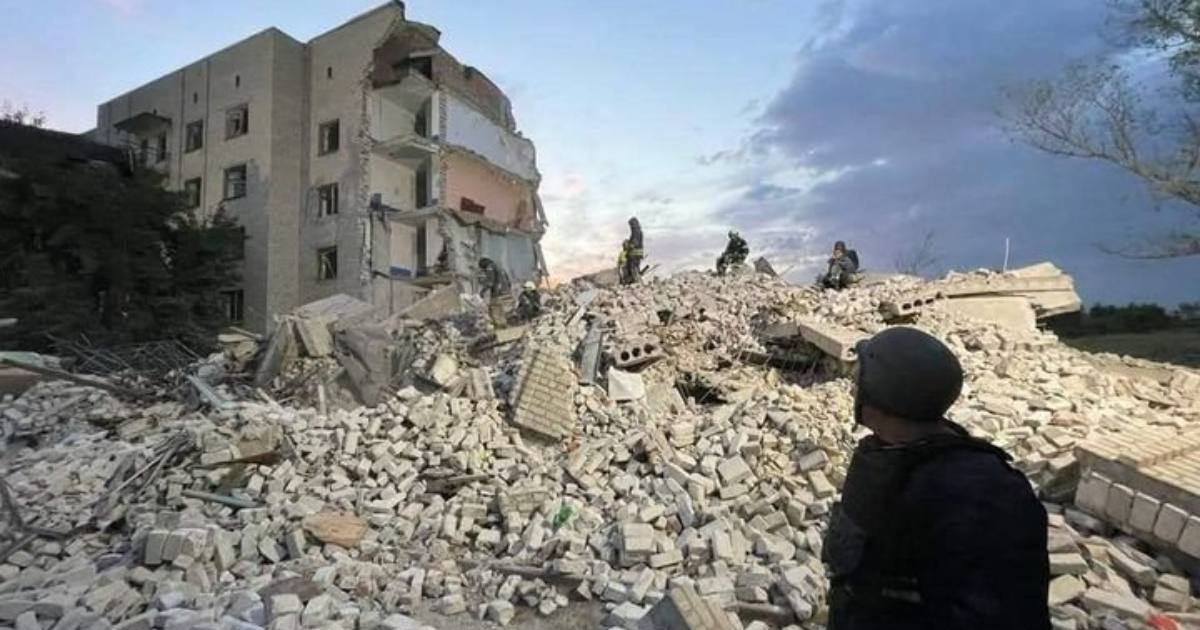 Наслідки обстрілу російськими загарбниками житлового будинку у Часовому Яру, 10 липня 2022 / Фото Генштаб ЗСУ