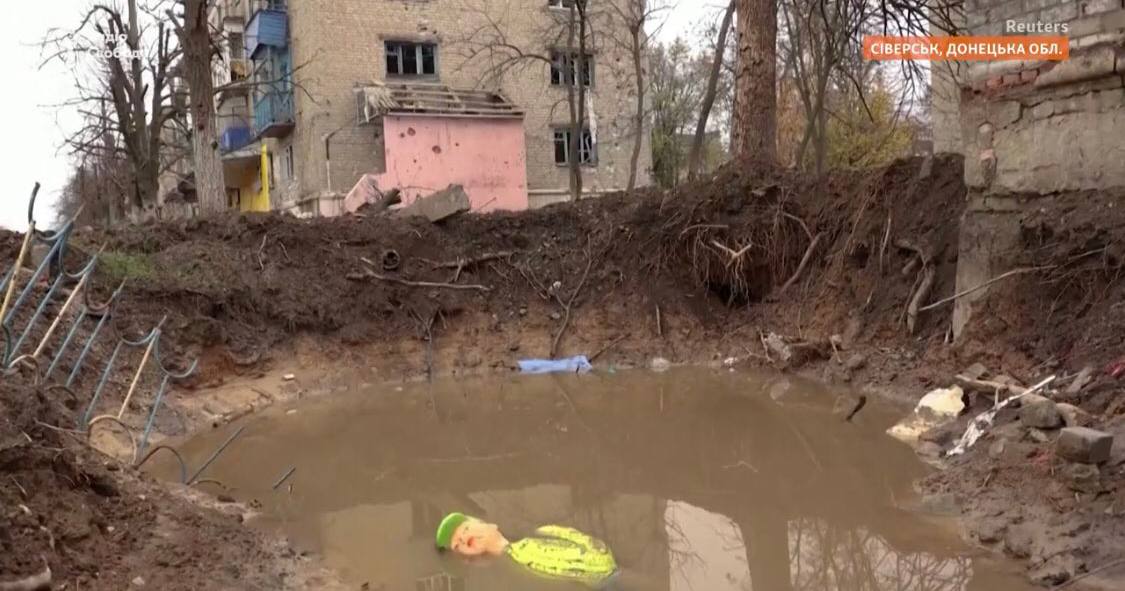 Наслідки обстрілу Сіверська. Листопад 2022 / Фото Радіо Свобода