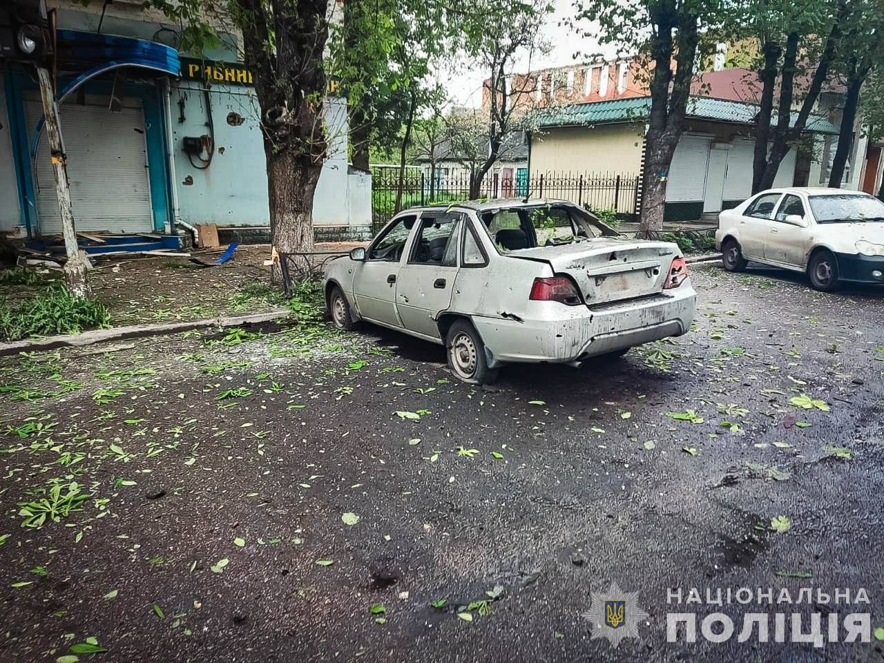 Понівечена автівка у місті Білопілля / Фото: Нацполіція