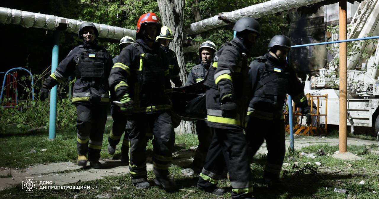 Через російські атаки 19 квітня на Дніпропетровщині загинуло 8 осіб, з них - 2 дитини, 34 людини постраждало / Фото ДСНС