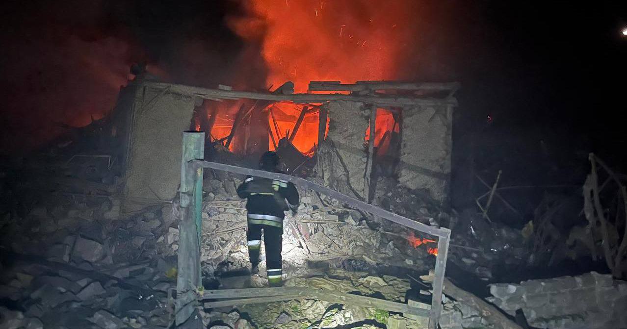 Від щоденних обстрілів з боку Росії потерпають міста, села і громади Харківської області. На фото - наслідки обстрілів середмістя Куп’янська. 12 квітня 2024 / Фото ДСНС