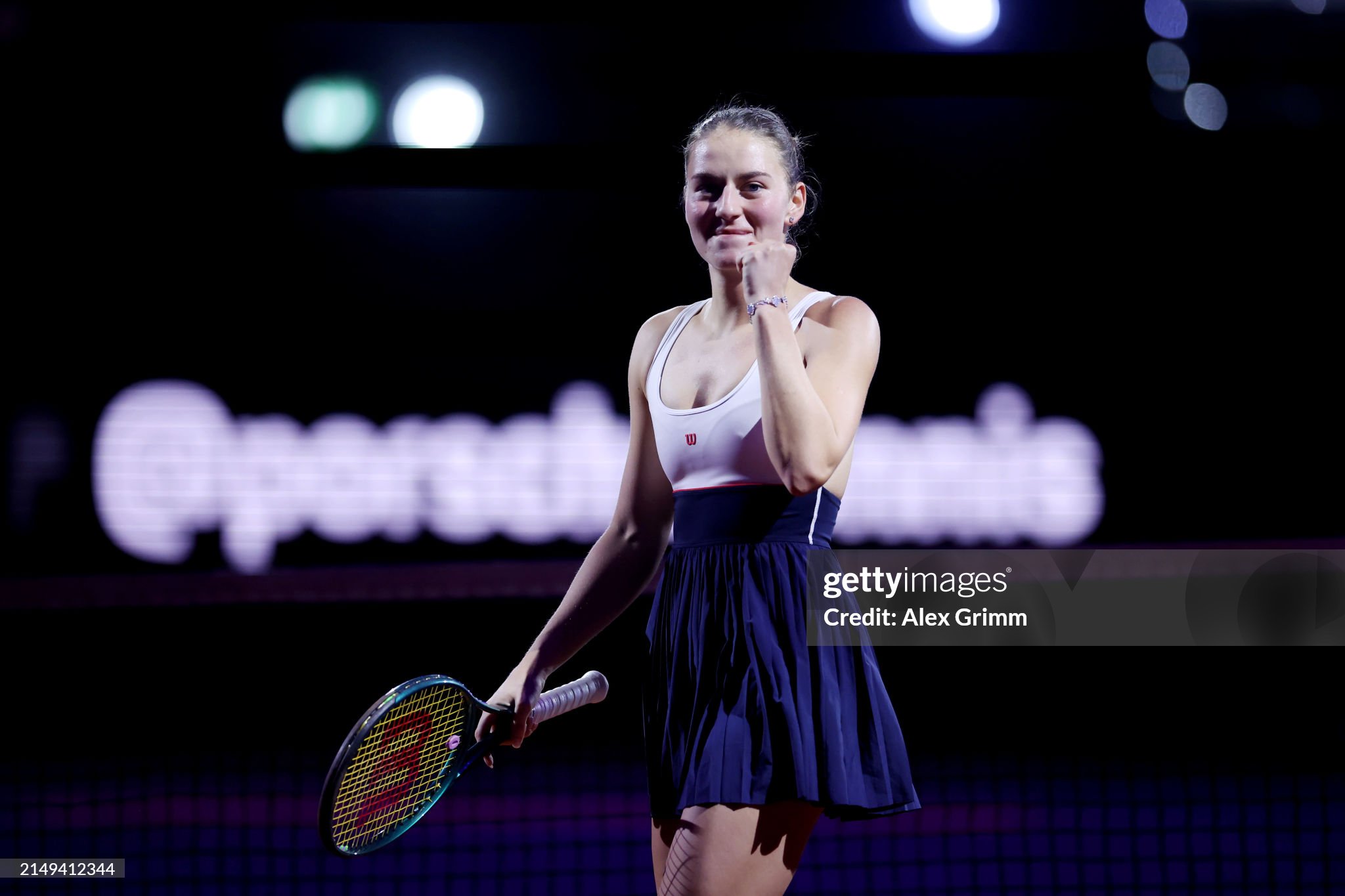 Українка Марта Костюк радіє перемозі над чешкою Маркетою Вондроушовою під час півфінального матчу Porsche Tennis Grand Prix Stuttgart 2024 на Porsche Arena 20 квітня 2024 року в Штутгарті, Німеччина / Фото Getty Images