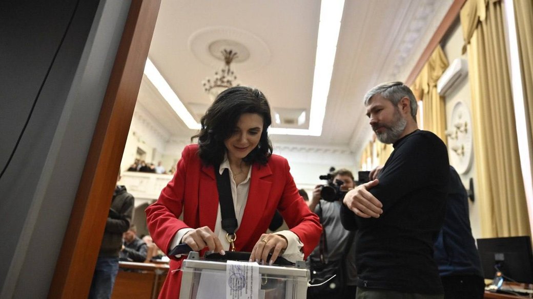 Регина Харченко в сессионном зале / Фото: ТГ-канал Ивана Федорова