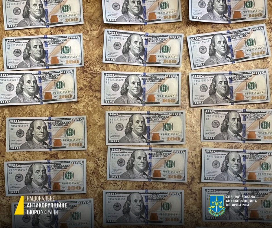 Хабар для голови райсуду / Фото: НАБУ