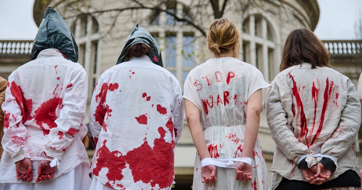 Українки протестують у Берліні проти зґвалтувань російськими солдатами / Фото Rex Features