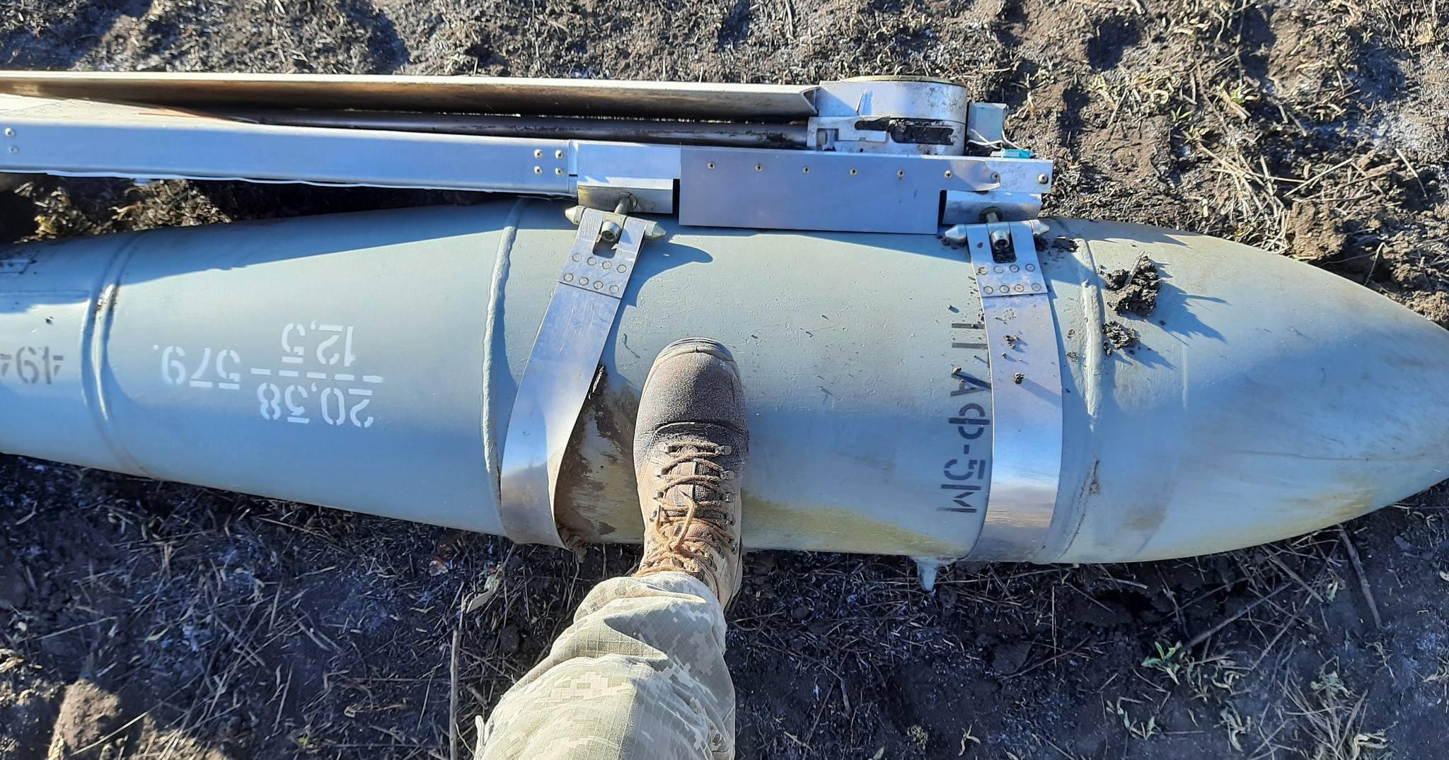 Фугасна авіабомба (ФАБ) з універсальним модулем планерування і корекції (УМПК) / Фото з акаунту @falconua соцмережі X