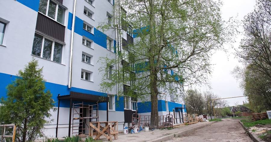 Цей будинок у Ст. Салтові був одним з найбільш пошкоджених, мав чотири влучання, руйнацію плит перекриття та даху / Фото ХОВА