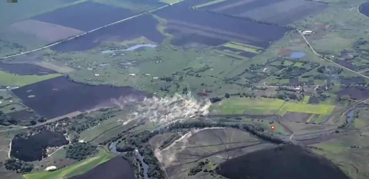 Момент поражения скопления личного состава противника / Скриншот с видео