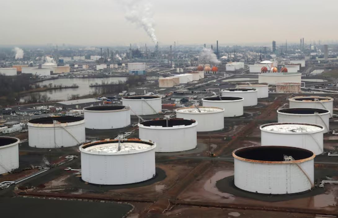 Резурвуары завода Bayway Phillips 66 в Линдене, штат Нью-Джерси, США / Фото: REUTERS