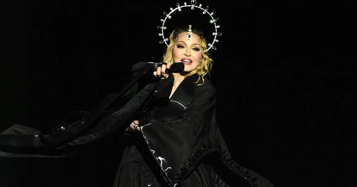 Выступление Мадонны на пляже Копакабана в Рио-де-Жанейро посетили, по оценкам властей, 1,6 миллиона человек / Фото AFP