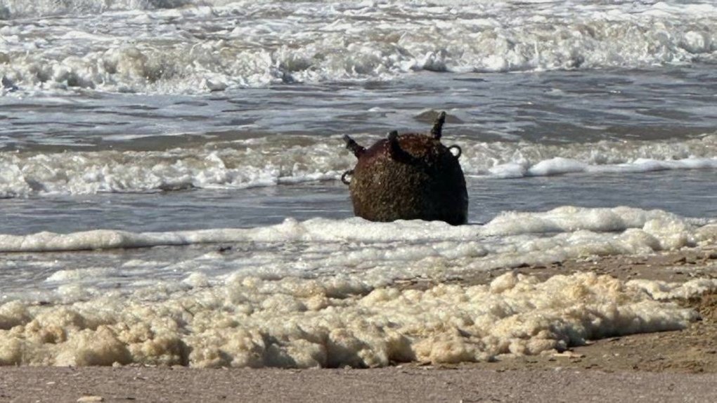 На узбережжя Одещини винесло міну / Фото: ДПСУ