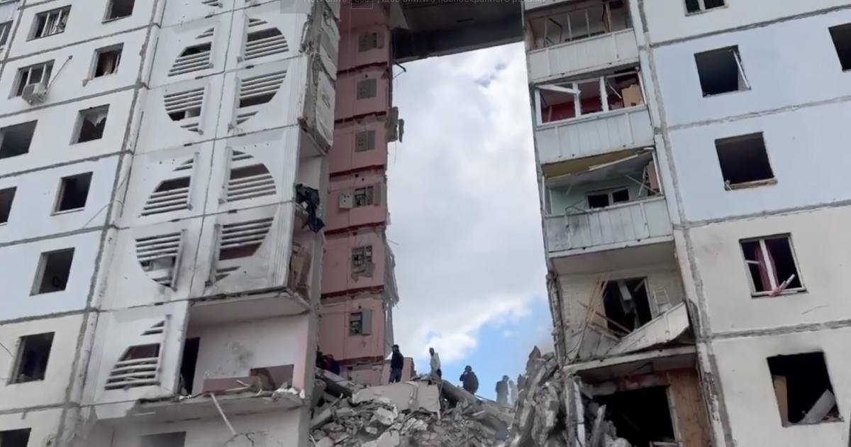 В Белгороде рухнул подъезд многоэтажного жилого дома c первого по десятый этаж / Скриншот видео