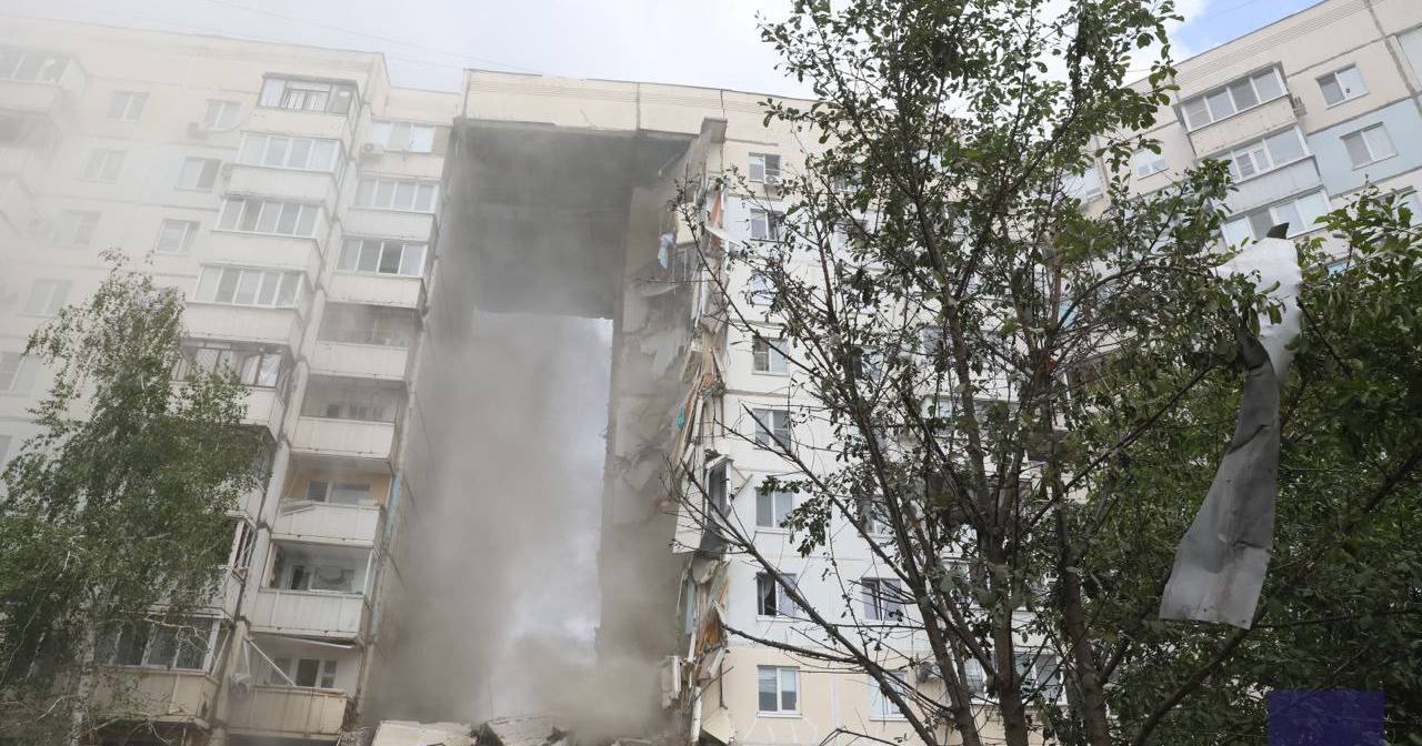 Почти весь жилой дом в Белгороде поврежден взрывом/падением обломка ракеты / ударом снаряда, обрушились 16 квартир / Фото ТАСС