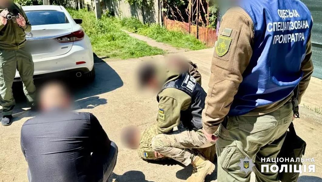 Задержание военнослужащего ТЦК, которого подозревают в вымогательстве взятки / Фото: Нацполиция