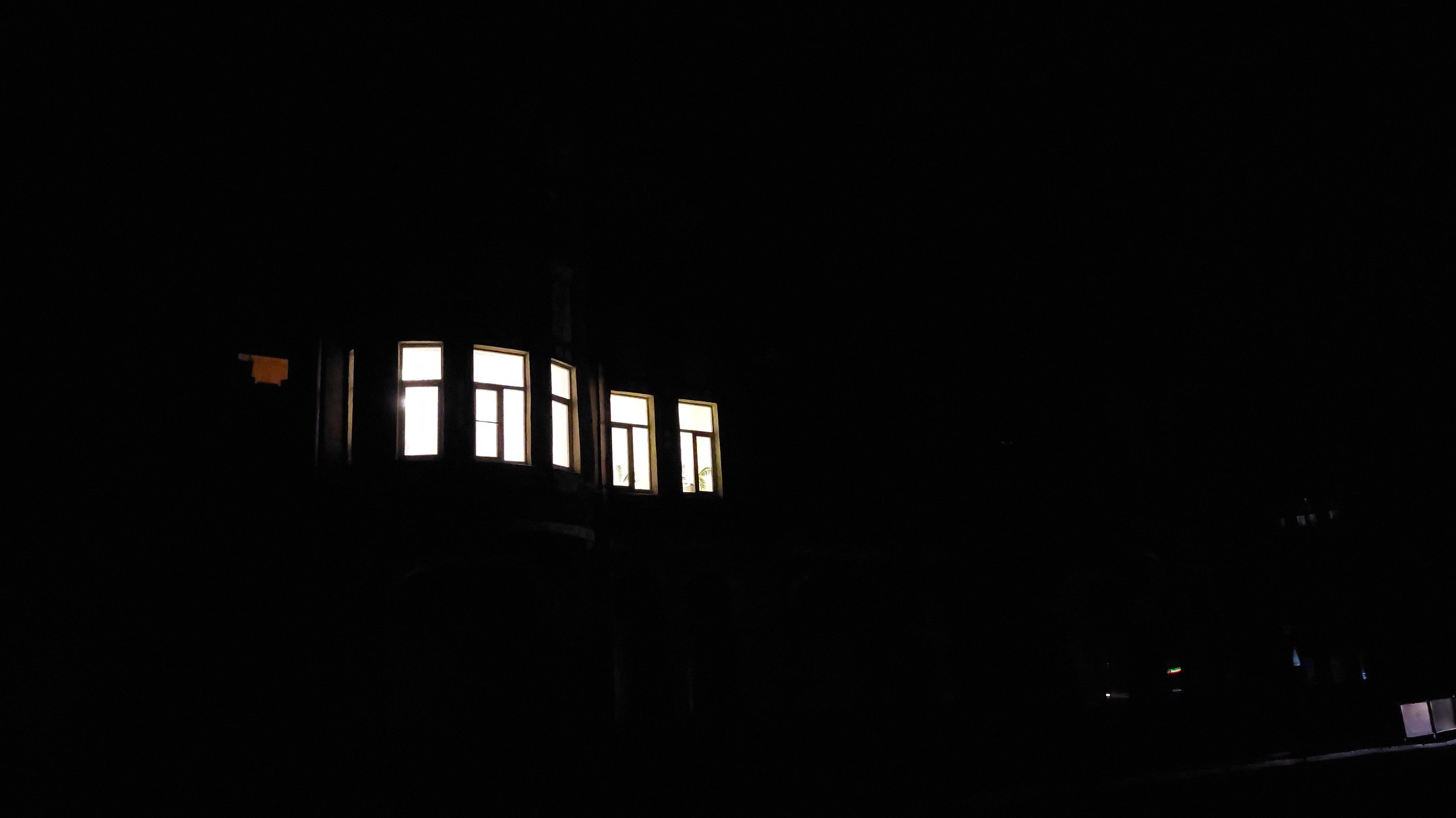 Дом в Харькове во время веерных отключений света / Фото: Суспільне