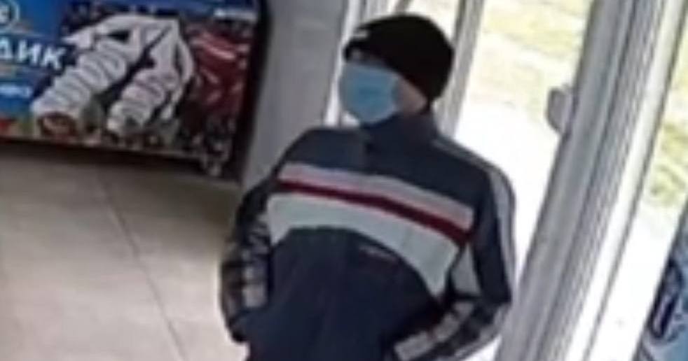 Злодюга маскувався та змінював одяг перед кожним пограбуванням / Фото НПУ