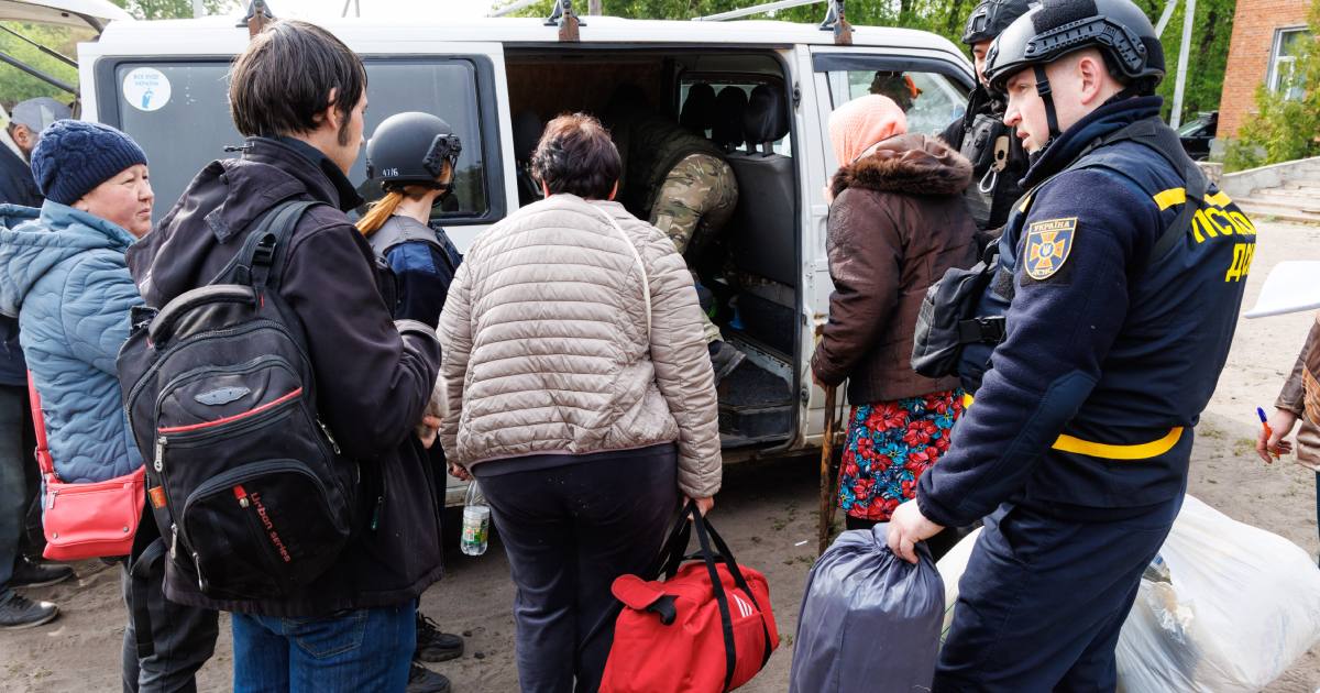 Евакуація мешканців прифронтових громад / Фото Харківська ОВА