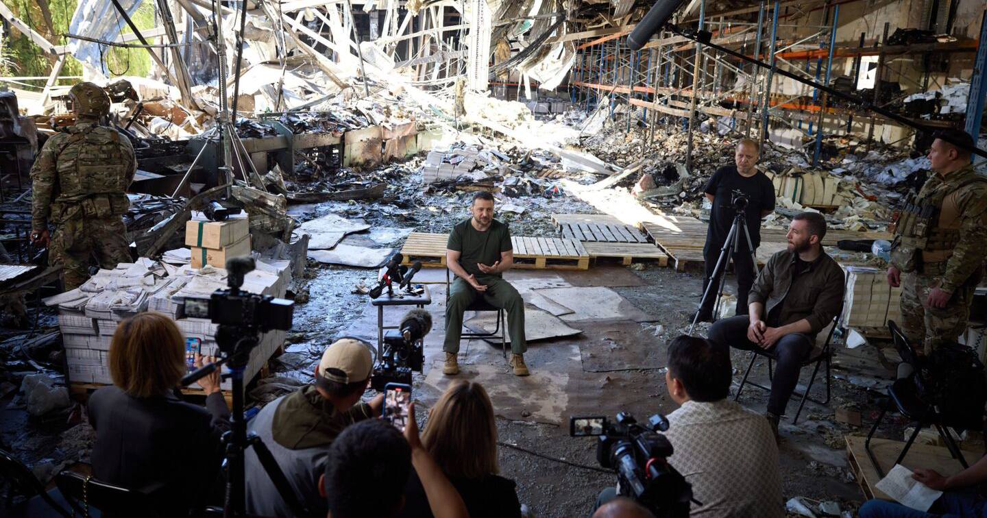 Володимир Зеленський під час інтерв'ю журналістам із Центральної Азії. Харків, 24 травня 2024 року / Фото vlast.kz