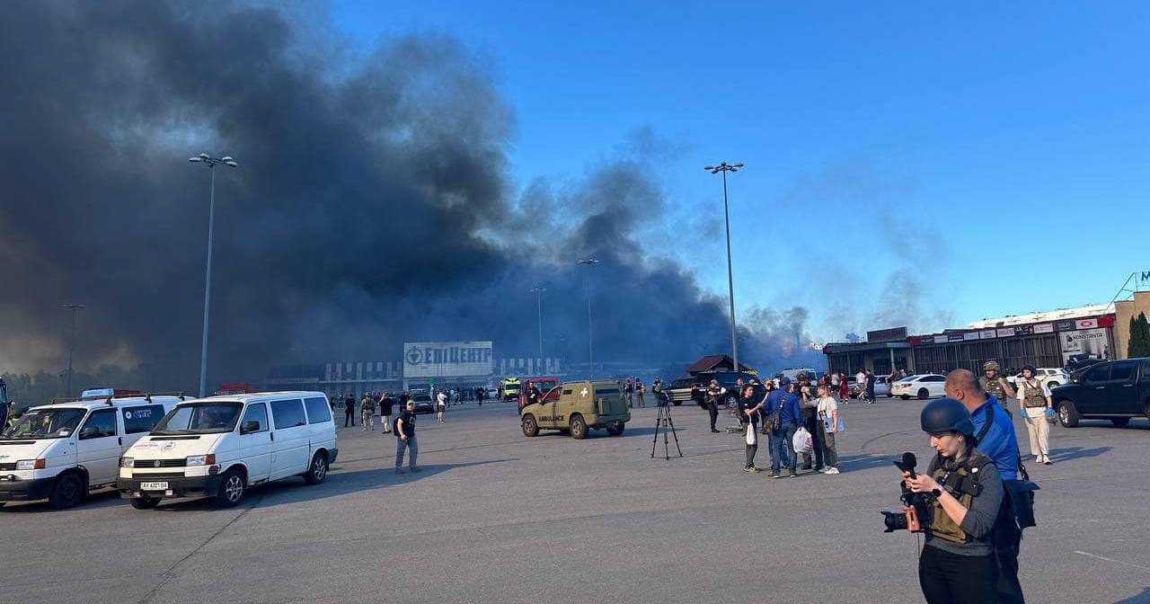Ворог повністю зруйнував вже шість торгових центрів компанії в Маріуполі, Чернігові, Бучі, Харкові, Херсоні та Нікополі / Фото з Facebook “Епіцентр К”
