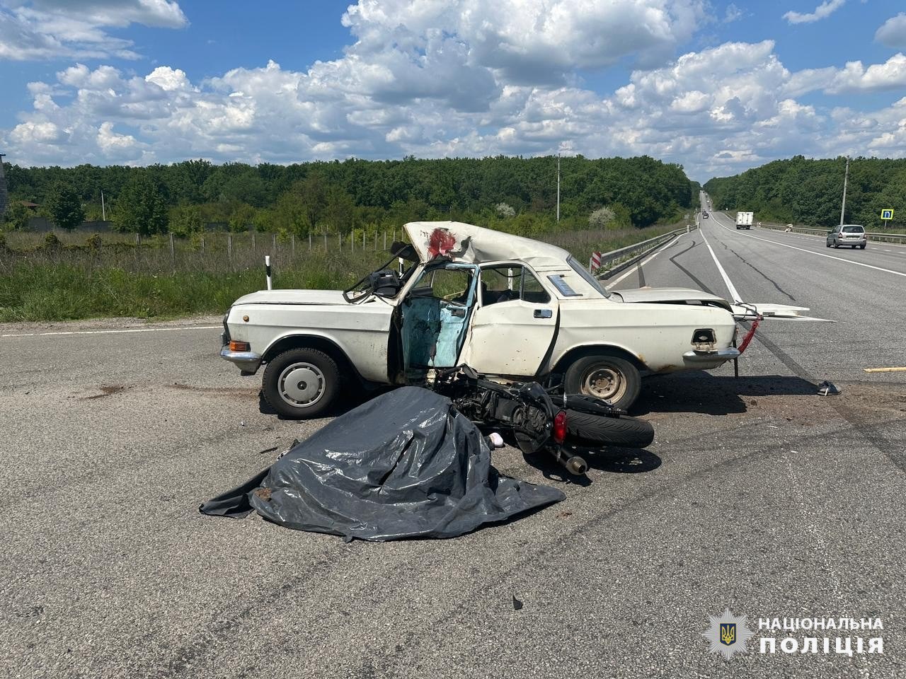 На окружной под Харьковом 85-летний водитель “Волги” совершил ДТП – убил  себя и мотоциклиста. Читайте на UKR.NET