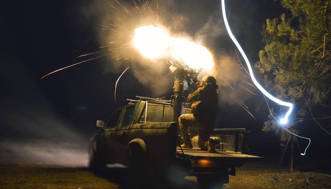 Українська мобільна вогнева група під час збиття російських повітряних цілей у нічному небі над Україною / Фото 126-ї окремої бригади територіальної оборони України