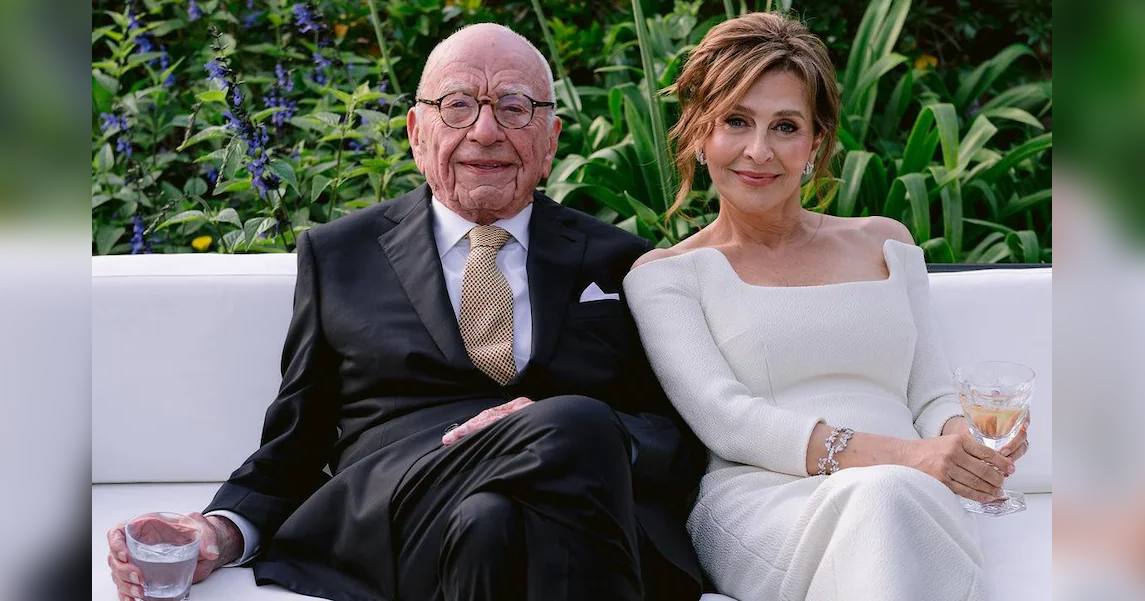 На весільних фотографіях містер Мердок зображений у піднесеному настрої зі своєю новою нареченою 67-річною Оленою Жуковою / Фото The Telegraph