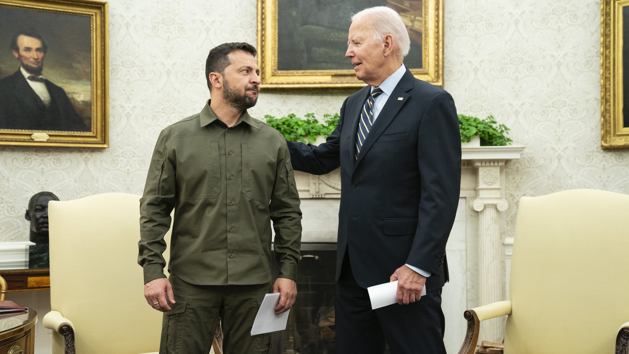 Джо Байден и Владимир Зеленский во время встречи в Белом доме / Фото: AP