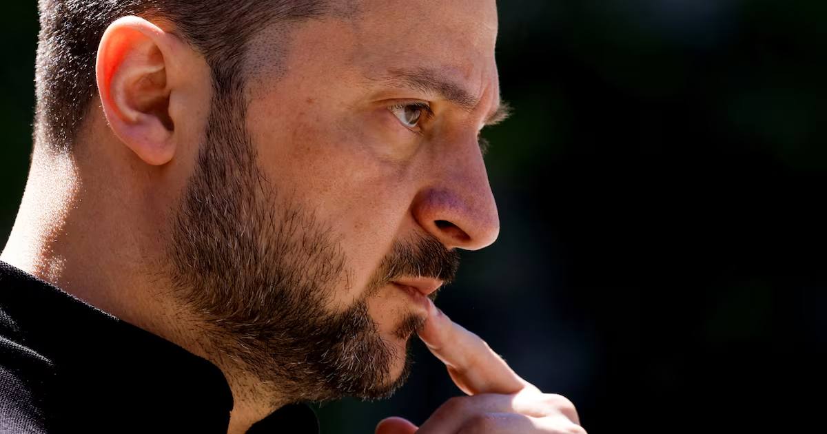 Президент України Володимир Зеленський під час візиту до міністерства оборони на зустріч з виробниками військової техніки в Парижі, Франція, 7 червня 2024 / Фото Reuters