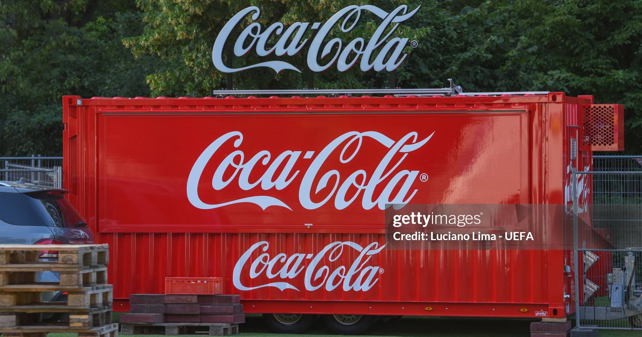 Фургон Coca Cola в фан-зоне в преддверии Евро-2024 9 июня 2024 года в Берлине, Германия / Фото UEFA