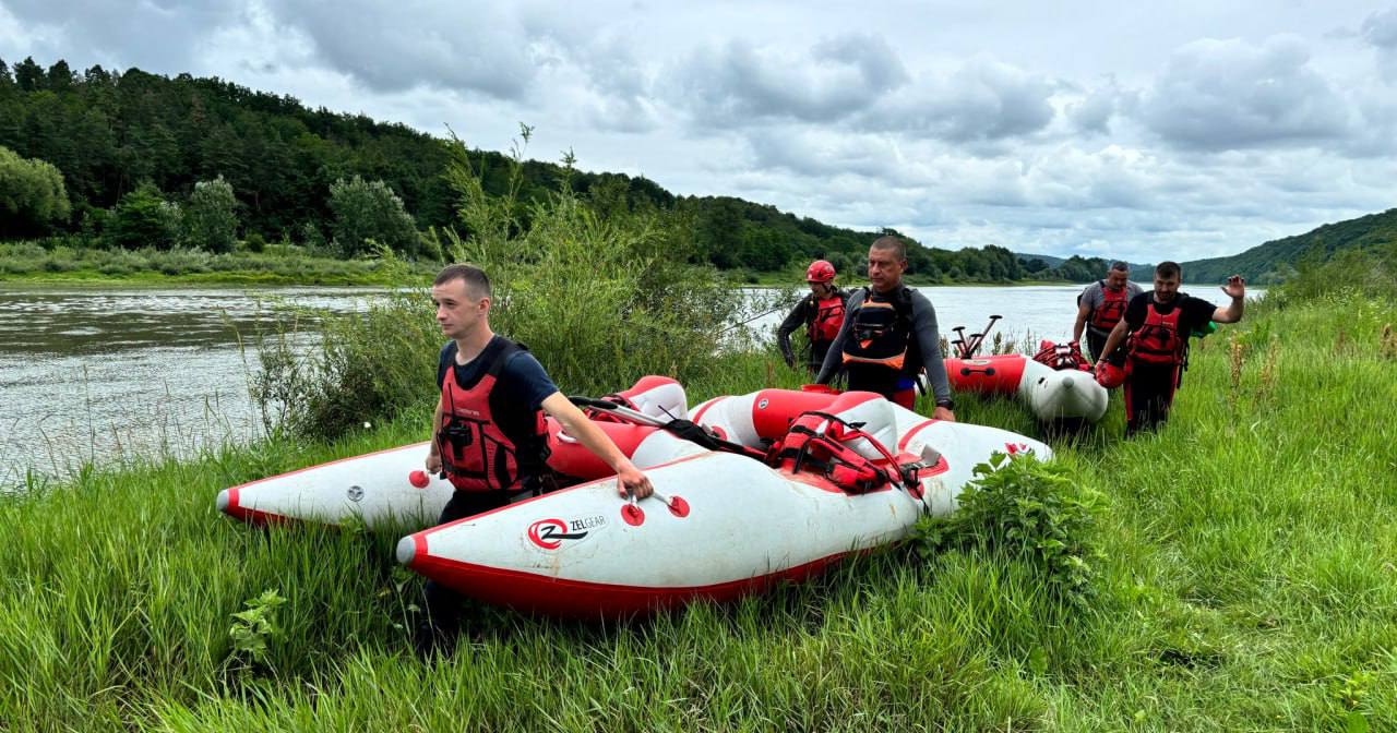 Третю добу на річці Дністер тривають пошуки 15-річного хлопця / Фото ДСНС
