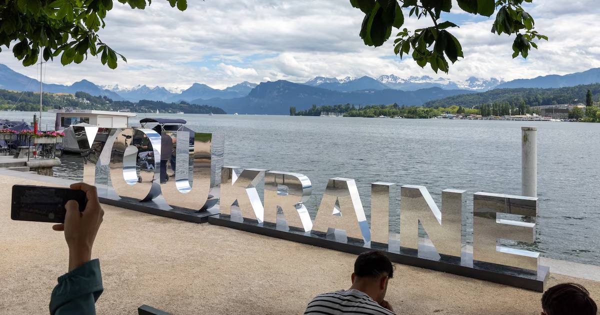 Інсталяція перед комплексом Buergenstock Resort напередодні Саміту з питань миру в Україні, поблизу Люцерна, Швейцарія, 14 червня 2024 року / Фото Reuters