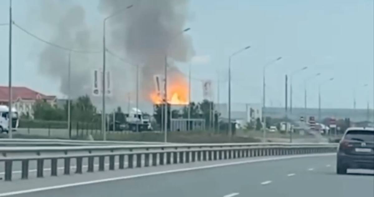 Велика пожежа сталася після вибуху на газопроводі в Татищевському районі Саратовської області / Скріншот відео