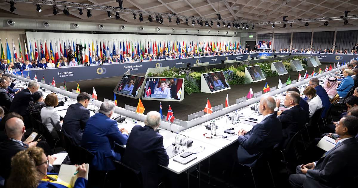 Участники слушают речь во время первого пленарного заседания Саммита по вопросам мира в Украине в Станштаде возле Люцерна, Швейцария, 15 июня 2024 года / Фото Reuters