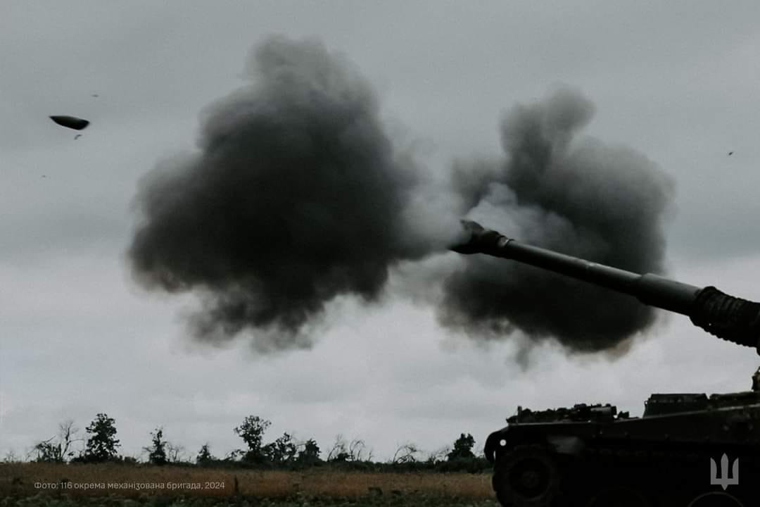 Екіпаж САУ AS-90 116 окремої механізованої бригади веде вогонь по ворогу / Фото: 116 ОМБр