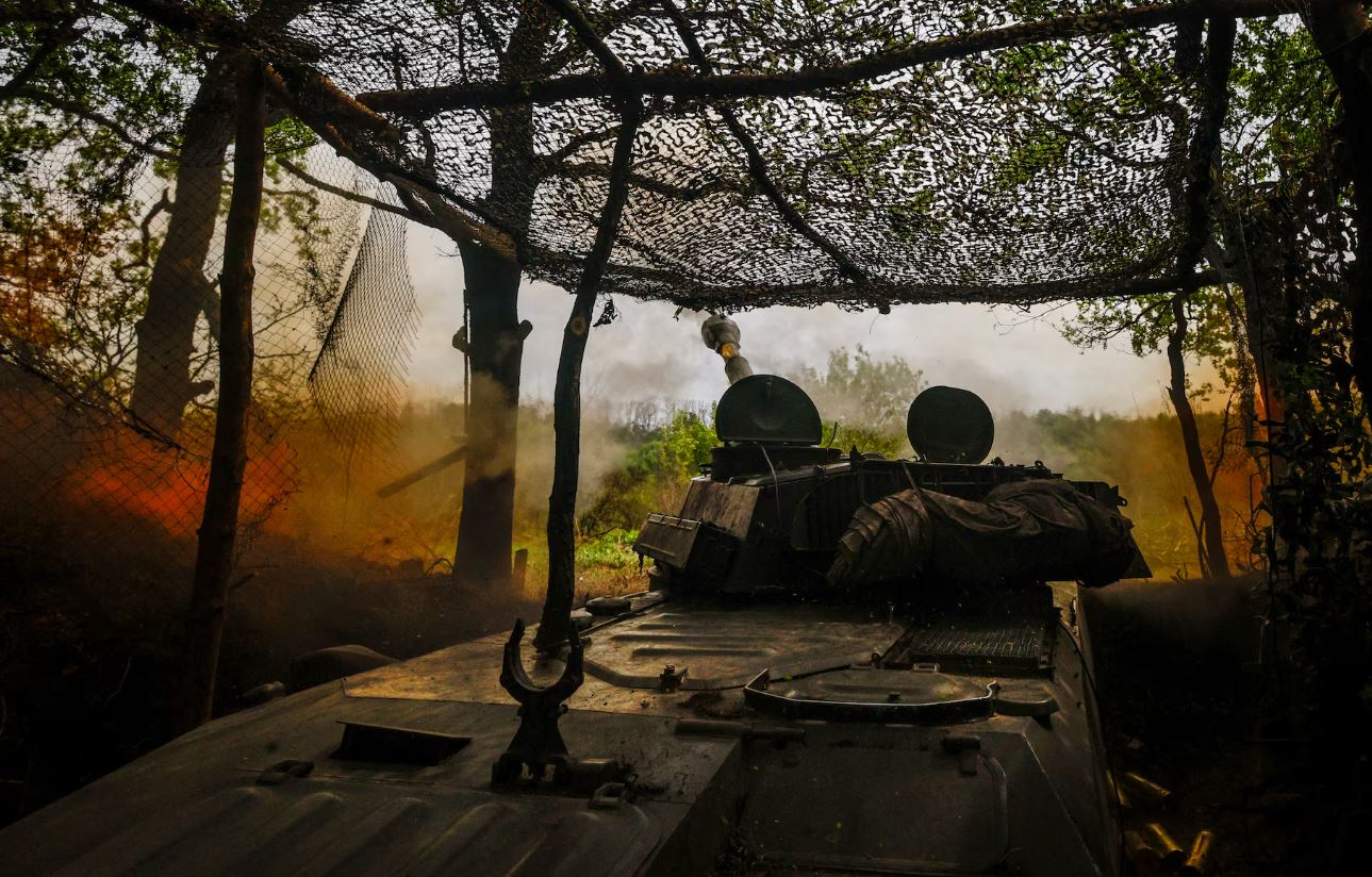 Артилерія 57-ї омпбр ЗСУ веде вогонь по російських позиціях / Фото: REUTERS