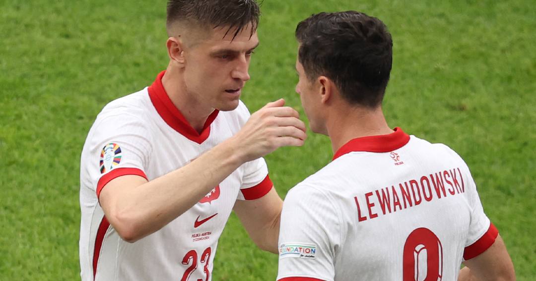 Роберт Левандовський виходить на заміну замість Кшиштофа Пентека в матчі збірної Польщі проти Австрії / Фото УЄФА
