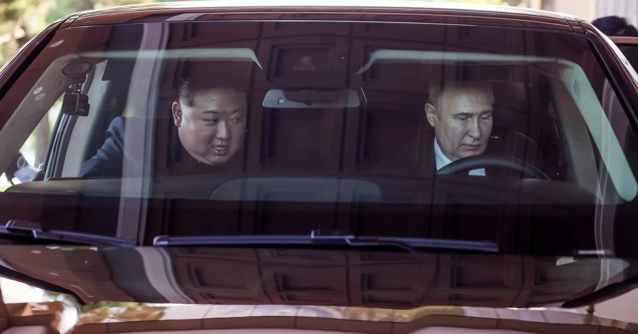 Путин и Ким едут в лимузине в Пхеньяне / Фото Sputnik Kremlin