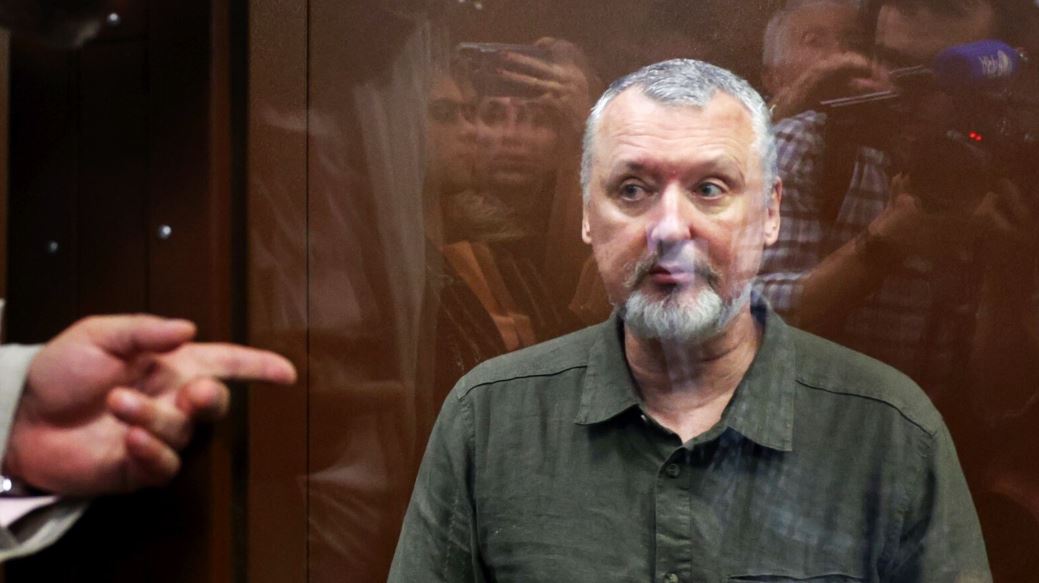 Колишній ватажок угруповання "ДНР" Ігор Гіркін під час судового процесу в Москві / Фото: ТАСС