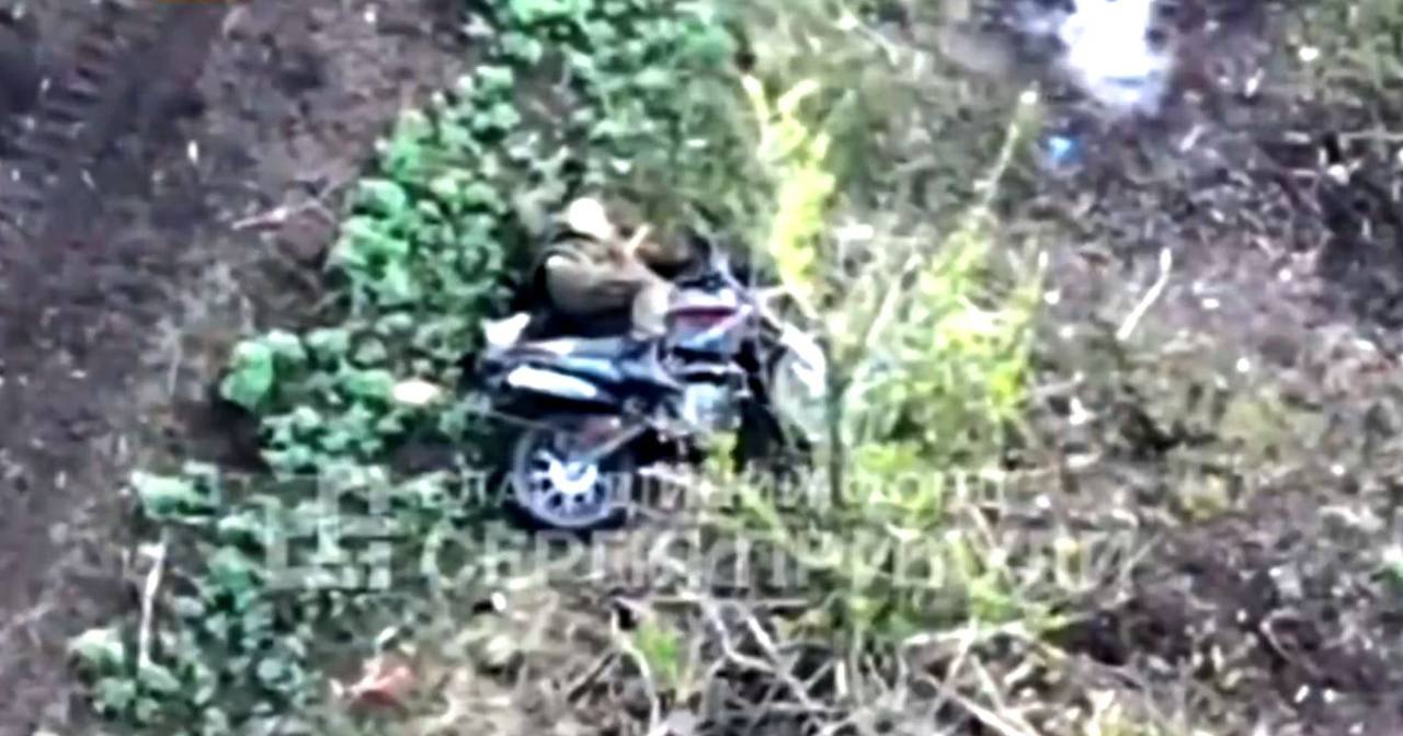 Один из убитых российских штурмовиков-мотоциклистов / Скриншот видео ЗСУ