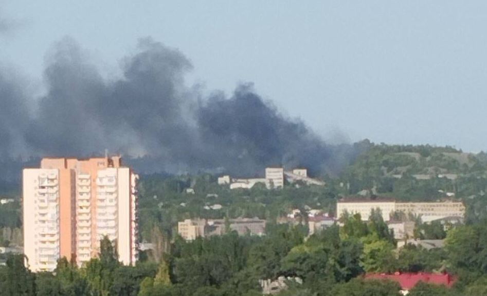 Дим після вибуху у окупованому Донецьку / Фото з соцмереж
