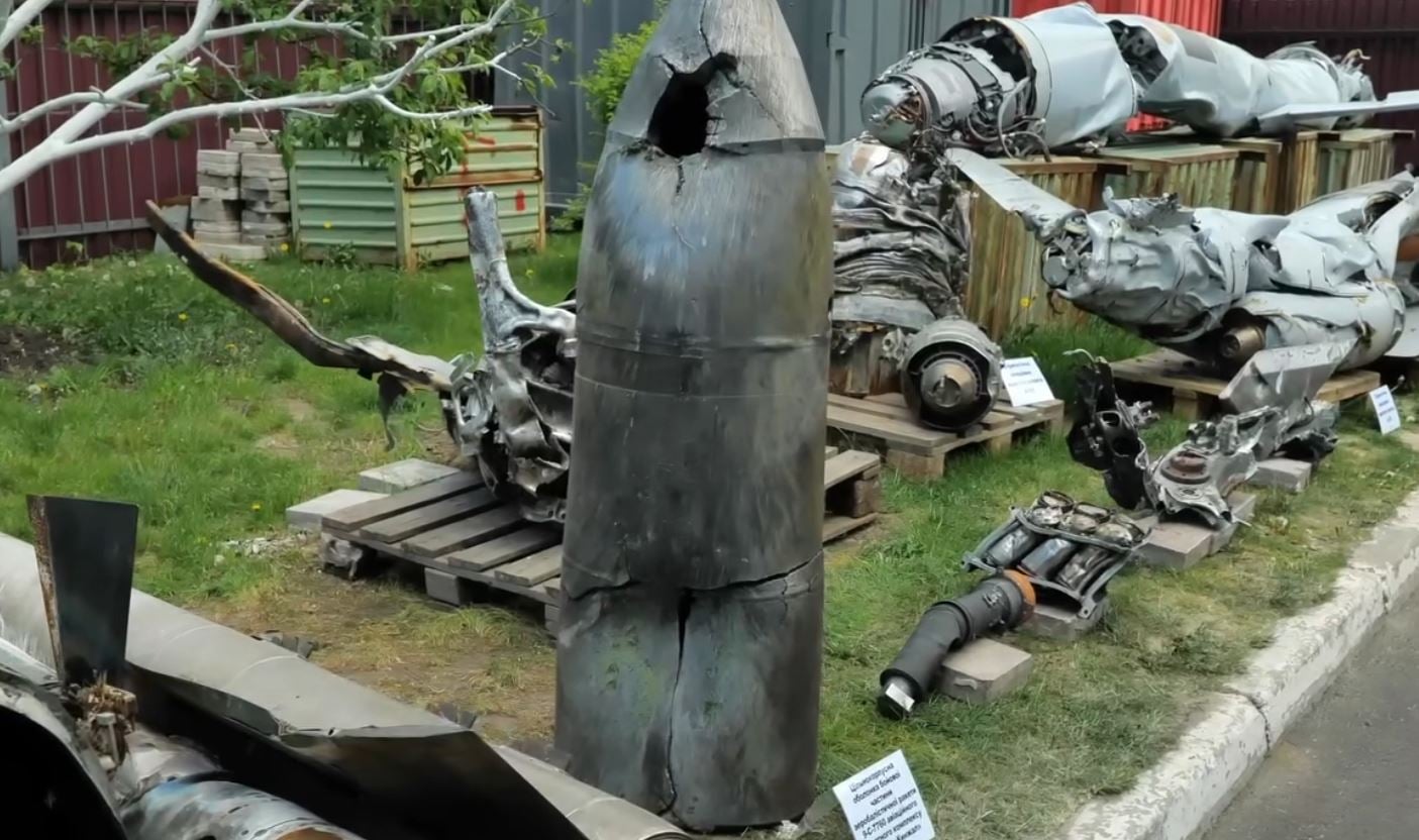 Уламок збитої ракети "Кинджал" у Києві / Скриншот з відео