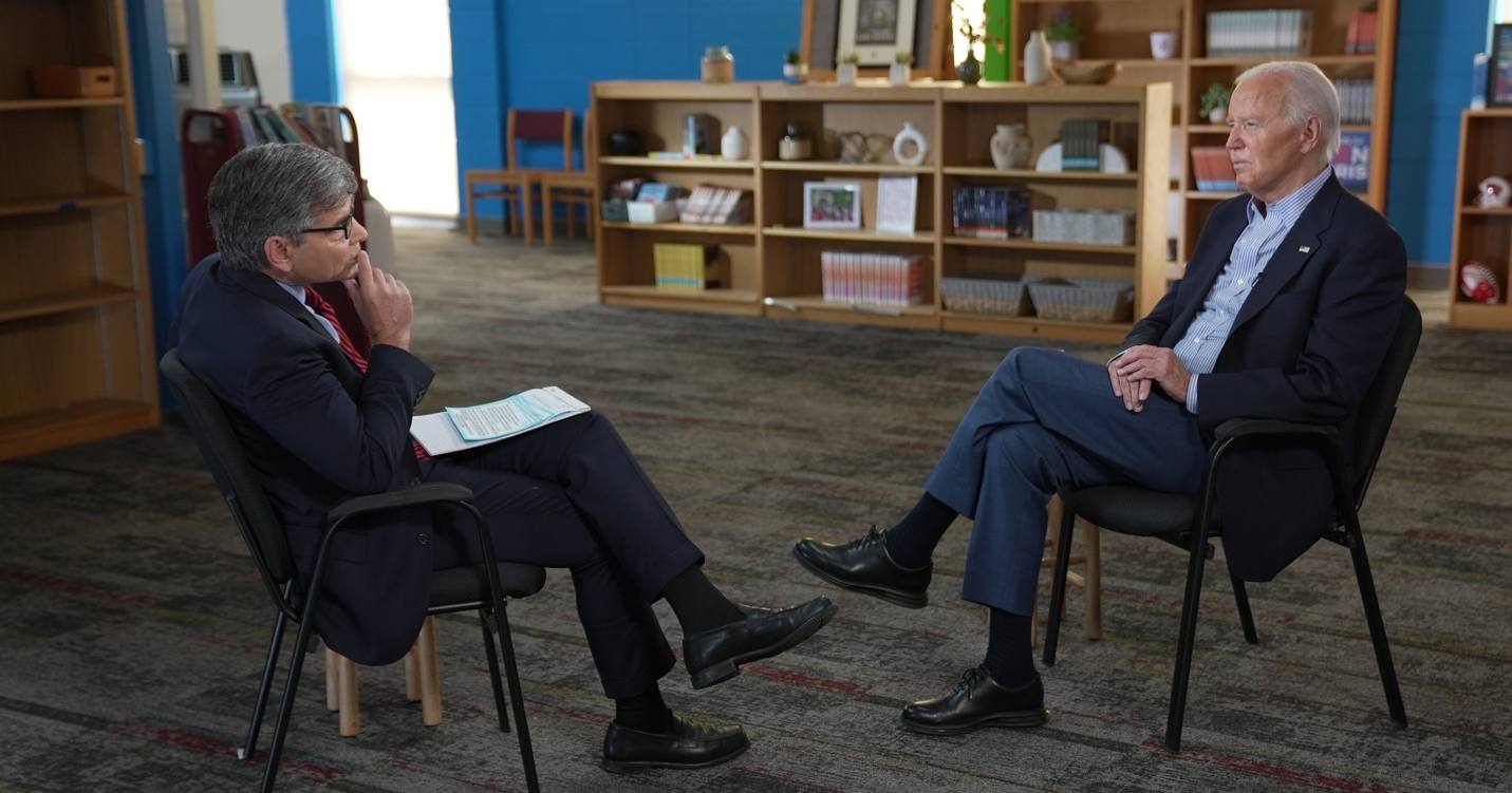 Президент Байден беседует с Джорджем Стефанопулосом из ABC / Фото Getty Images/Global Images Ukraine