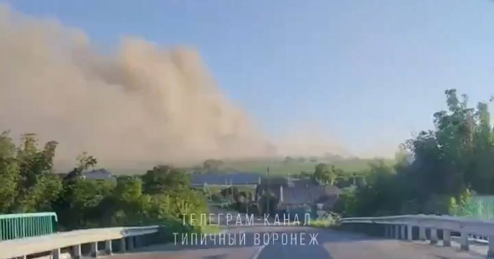 Під Воронежем у селі Сергіївка рвуться склади з боєприпасами / Скриншот відео