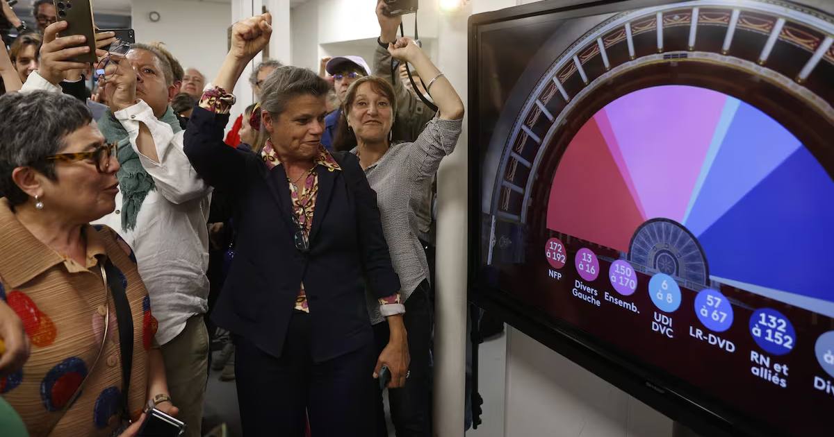 Члени лівого альянсу святкують після підбиття часткових підсумків виборів у Парижі, 7 липня 2024 року / Фото Reuters