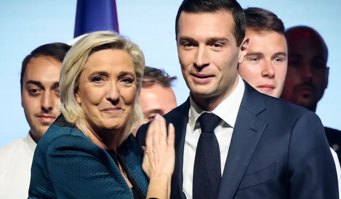 Лідерка французького ультраправого "Національного об'єднання" Марін Ле Пен та Жордан Барделла / Фото: AP