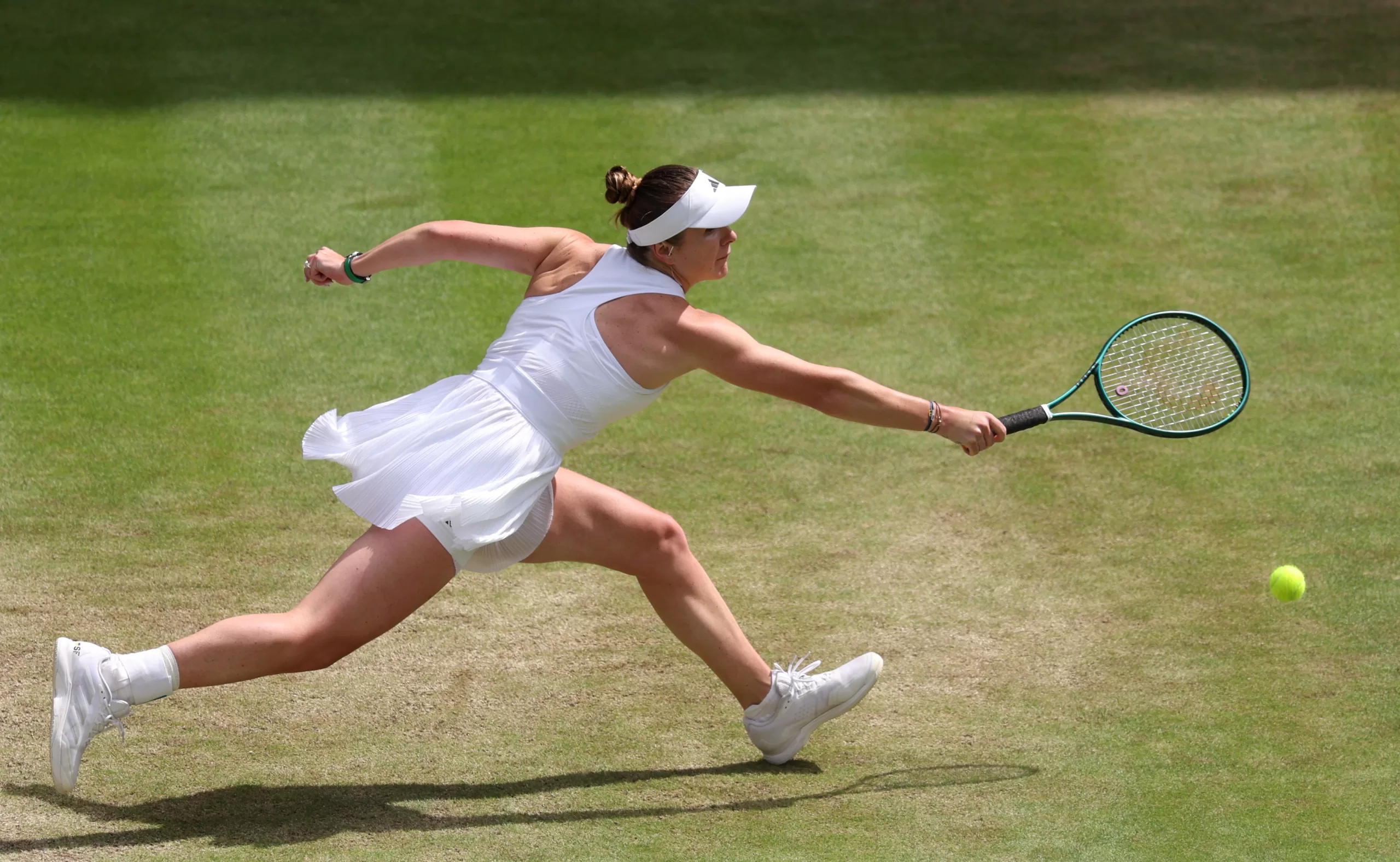 Українка Еліна Світоліна під час чвертьфінального матчу одиночного розряду Вімблдону проти Олени Рибакіної / Фото: Getty Images/Global Images Ukraine