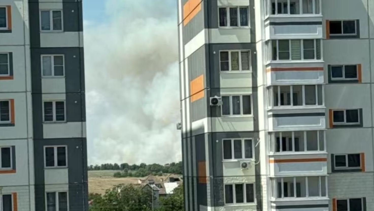 Задымление в районе аэропорта Мариуполя / Фото: Советник городского головы Мариуполя Петр Андрющенко